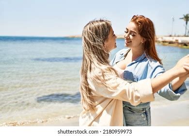 lesbian sex on the beach|Beste Beach Lesbian Sexvideos und Pornofilme